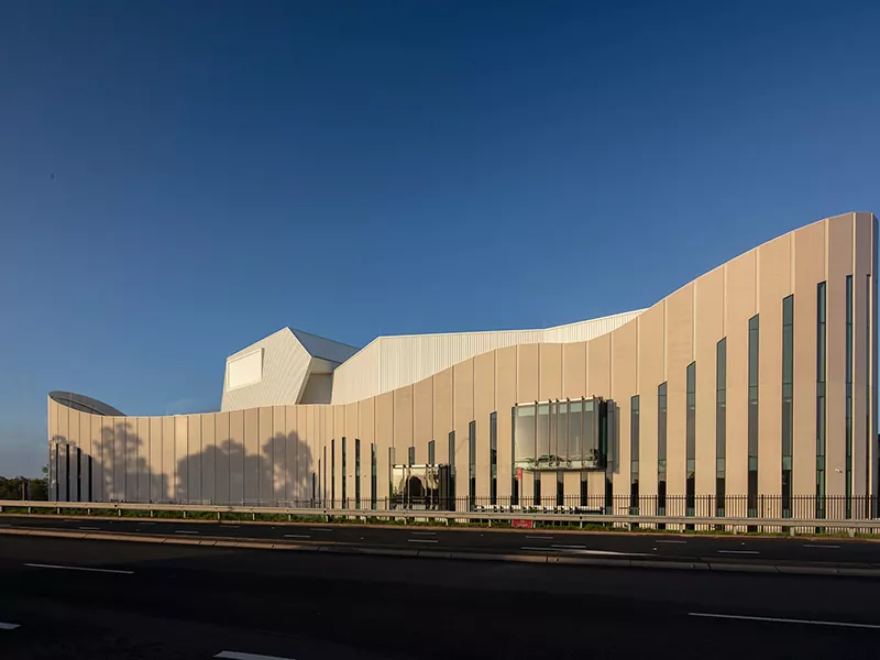 ခေတ်မီဗိသုကာပညာတွင် Steel Structure Theatre အဆောက်အဦသည် အဘယ်ကြောင့်အရေးကြီးသနည်း။