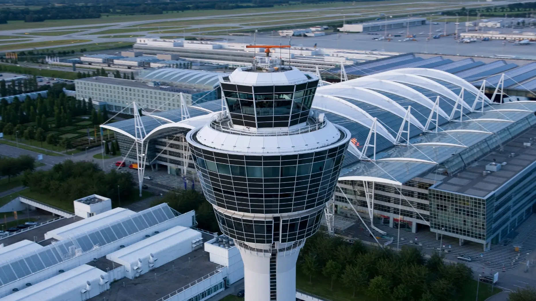 Air Traffic Control Building စတီးလ် ဆောက်လုပ်ရေး